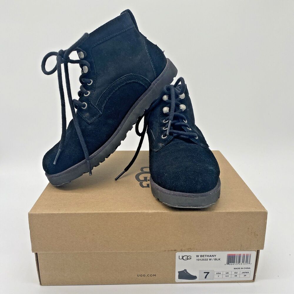 UGG Bethany Boots Black Suede Sheaepskin Lining 1012532 Size 7 Shoes Hiking
